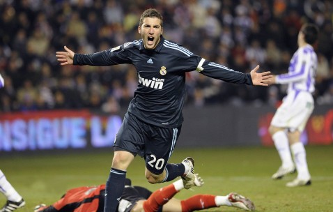 开云体育入口-米切尔统治麦迪逊，黄蜂客场力克尼克斯，全能表现诠释现代篮球答案