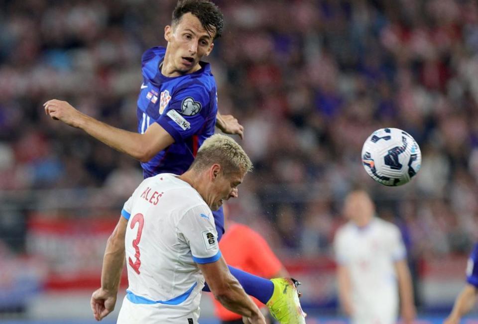 荷兰豪取两连胜，挑战克罗地亚实力