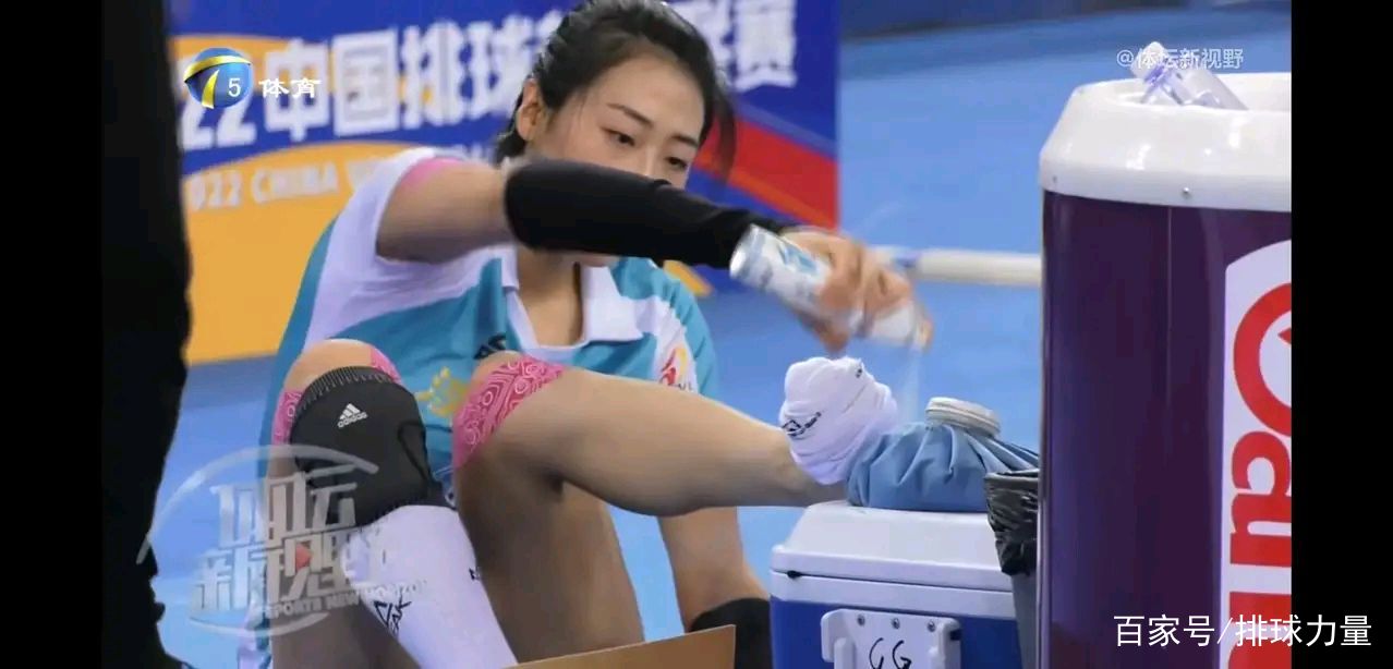 甘肃队在比赛中受伤,队员团结一致 甘肃队在比赛中受伤,队员团结一致