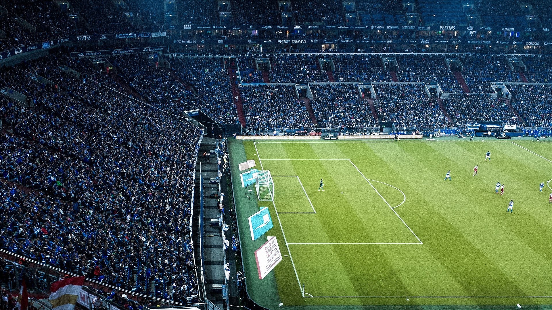 红牛车队险胜阿斯顿马丁，皮亚斯特里惊艳四座